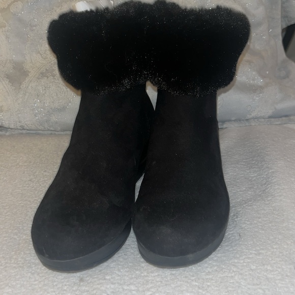 NWT DKNY black booties with fur trim never worn immaculate condition - Picture 3 of 6